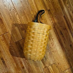 Longaberger Vintage Large Gatehouse Basket Lined 2001 Leather Handle